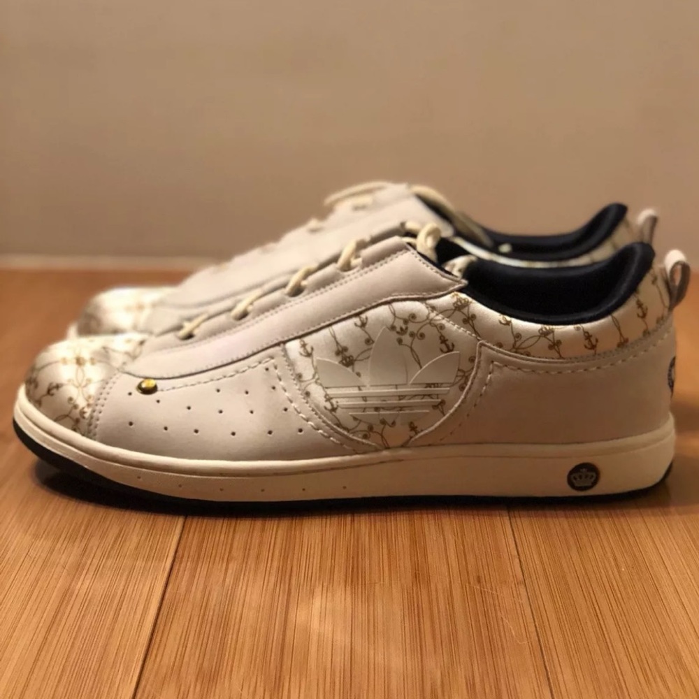 Adidas 3 stripe 👑Respect Me👑 edition size 8.5